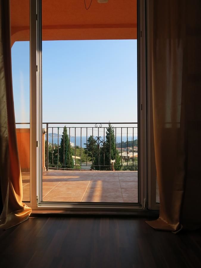 Апартаменты Apartments Victoriya Сутоморе